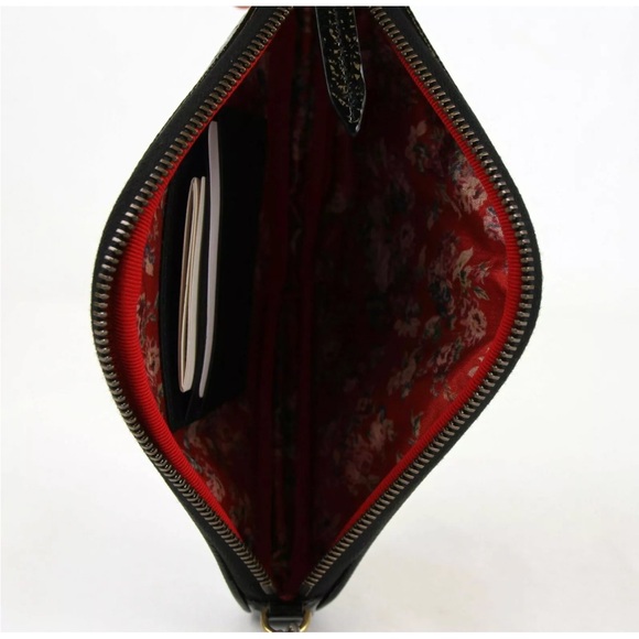 GUCCI Unisex Black Patent Leather Diamond Shape Wrist Wallet 524316 8177 - Picture 4 of 8